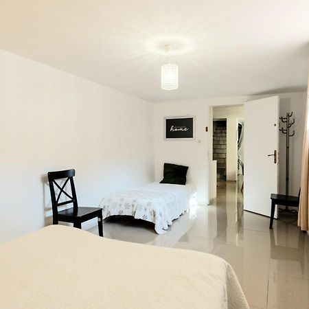 Velodrome F4 Dans Villa 5 Lits Parking Et Piscine Partagee Marseille Bagian luar foto